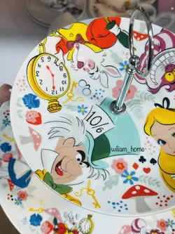 شیرینی خوری آلیس در سرزمین عجایب دیزنی