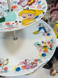 شیرینی خوری آلیس در سرزمین عجایب دیزنی