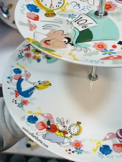 شیرینی خوری آلیس در سرزمین عجایب دیزنی