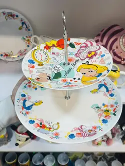 شیرینی خوری آلیس در سرزمین عجایب دیزنی