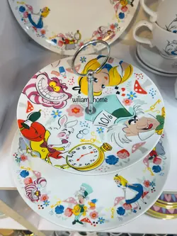 شیرینی خوری آلیس در سرزمین عجایب دیزنی