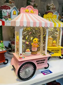 کالسکه موزیکال کافه دسر صورتی، جوجه