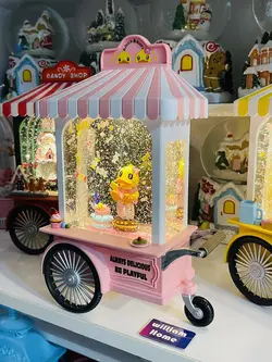 کالسکه موزیکال کافه دسر صورتی، جوجه