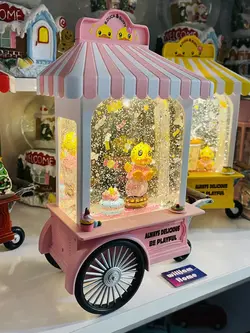 کالسکه موزیکال کافه دسر صورتی، جوجه