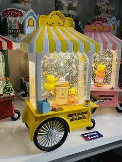 کالسکه موزیکال زرد، جوجه ها