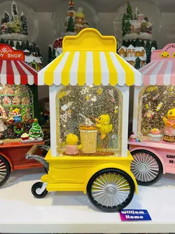 کالسکه موزیکال زرد، جوجه ها