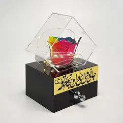 باکس گل رز جاودان مدل هرمی کشودار