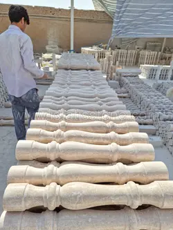نرده صراحی سنگی تراش گرد کرم عسلی 80 سانتی
