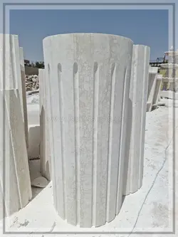 ستون گرد قطر 40 کرم روشن قاشقی دار