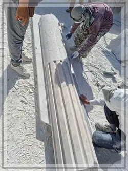 ستون گرد قطر 40 کرم روشن قاشقی دار