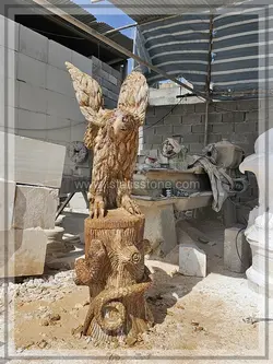 مجسمه عقاب با پایه