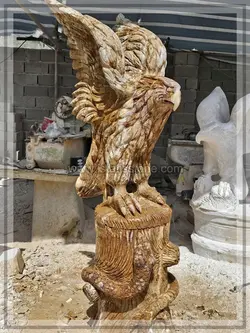 مجسمه عقاب با پایه