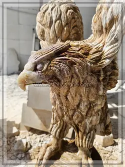 مجسمه عقاب با پایه