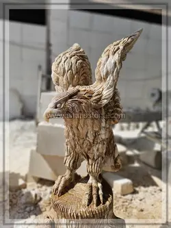 مجسمه عقاب با پایه