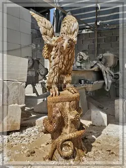 مجسمه عقاب با پایه