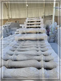 نرده صراحی سنگی تراش گردسر و ته مربع کرم روشن 70 سانتی