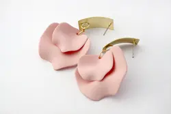 گوشواره گلبرگ پایه دار