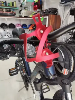 جا قمقمه بست دار قرمز آلومینیومی چینی - فروشگاه اینترنتی سایکل اسپورت