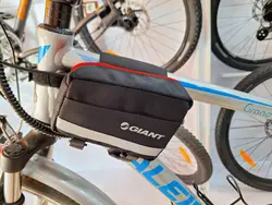 کیف روی تنه دوچرخه جاینت مشکی با زیپ قرمز - فروشگاه اینترنتی سایکل اسپورت