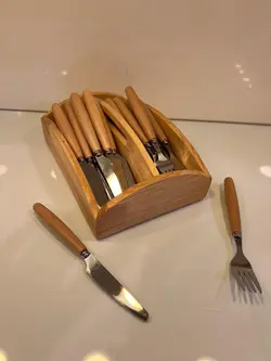 جای قاشق و چنگال و کارد و چنگال رومیزی