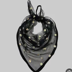 اسکارف بابونه قواره دار درجه یک مینی اسکارف بابونه دستمال سر گیپوری اسکارف بابونه اسکارف گیپوری مینی اسکارف گیپوری بابونه