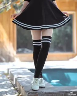 دامن مشکی دو خط سفید