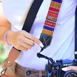 بند دوربین ترنگ طرح گلیم زرشکی