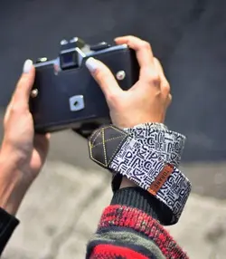 بند دوربین ترنگ طرح خط نسخ