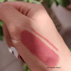 خط لب و رژ لب