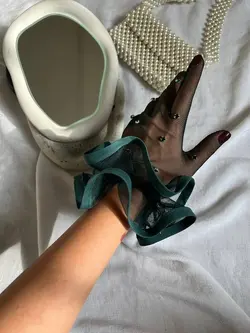 دستکش دیبا سبز سنگ دوزی