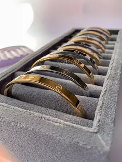 دستبند کارتیرالنگویی