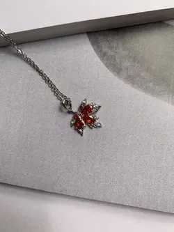 گردنبند برگ پاییزی