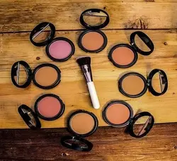 رژگونه تک رنگ مات رویال مکث دارای ۸رنگ