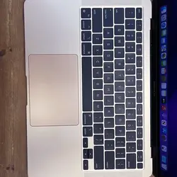 مک بوک ایر 13 اینچ M1 رنگ رزگلد با ظرفیت 256GB رم 8GB دسته دوم باتری 6 سایکل