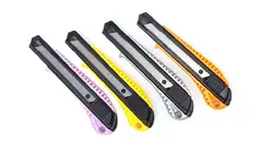 کاتر دسته  پلاستیک مدل Toyo