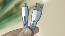 کابل هوشمند دیتا و فست شارژ microUSB ریمکس مدل Gonro 159m با شدت جریان 2.4 آمپر ،سرعت انتقال پایدار 480mbs و دارای مقطع تخت ضد گره بافته شده به طول 1 متر و سری های آلومینیوم ضد اکسیداسیون