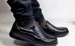 کادوی روز پدر  کفش مجلسی مردانه چرمی  و بادوام زیره طبی gold شیک مشکی بدون بند مدل جدید