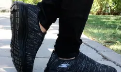 کفش اسپرت مردانه فوق العاده شیک و راحت مخصوص پیاده روی مدل اسچیکرز رنگ مشکی طوسی