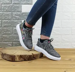 خرید کفش شیک کتونی اسپرت زنانه دخترانه زنانه مدل قلبی زنجیری زیره پیو راحت طوسی تیره بنفش