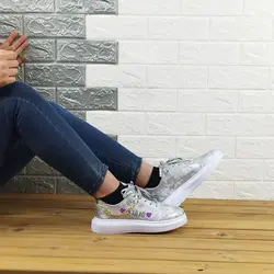 خرید تکی  کفش شیک کتونی اسپرت زنانه دخترانه زنانه مدل قلبی زنجیری زیره پیو راحت طوسی تیره