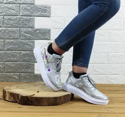 خرید تکی  کفش شیک کتونی اسپرت زنانه دخترانه زنانه مدل قلبی زنجیری زیره پیو راحت طوسی تیره