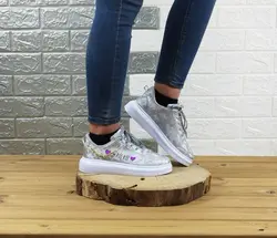 خرید تکی  کفش شیک کتونی اسپرت زنانه دخترانه زنانه مدل قلبی زنجیری زیره پیو راحت طوسی تیره