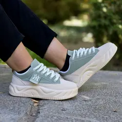 کفش نیم بوت مردانه پسرانه بوتیکی  مدل ادیداس یه کار درجه یک و فوق العاده راحت سفید نارنجی با ارسال رایگان  3640