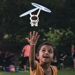 اسباب بازی آدم فضایی با چراغ فلاش LED مناسب کودکان مدل SPACEMAN برند GSX