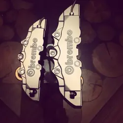 کاور ترمز برمبو وارداتی سایز کوچک نقره ای ۱۹ سانتیمتری