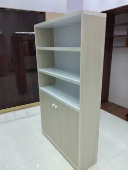 کتابخانه و میز تحریر