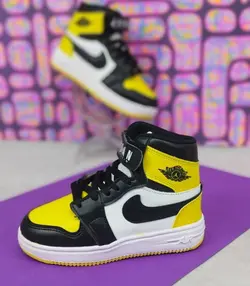 کفش  نیم بوت بچگانه پسرانه مدل نایک جردن با رنگبندی جذاب و عالی مشکی زرد با ارسال رایگان