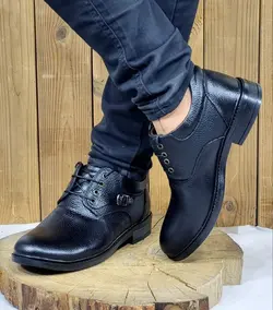 کفش اداری مجلسی مردانه چرم طبیعی تبریزبا کیفیت و پرطرفدار بندی سگکی مشکی با ارسال رایگان