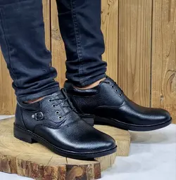 کفش اداری مجلسی مردانه چرم طبیعی تبریزبا کیفیت و پرطرفدار بندی سگکی مشکی با ارسال رایگان