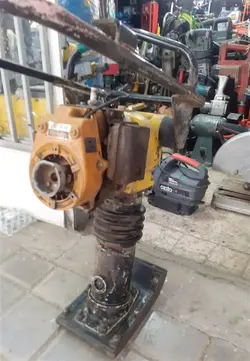 کمپکتور قورباغه ای روبین-روبین ژاپن اصلی مدل ROBIN EC08D استوک